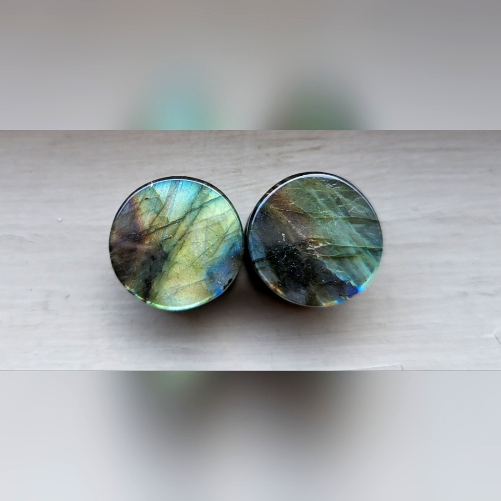 Labadorite Plugs